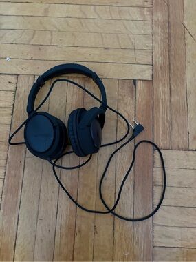 Delta Over-Ear Wired Headphones - Black - used once